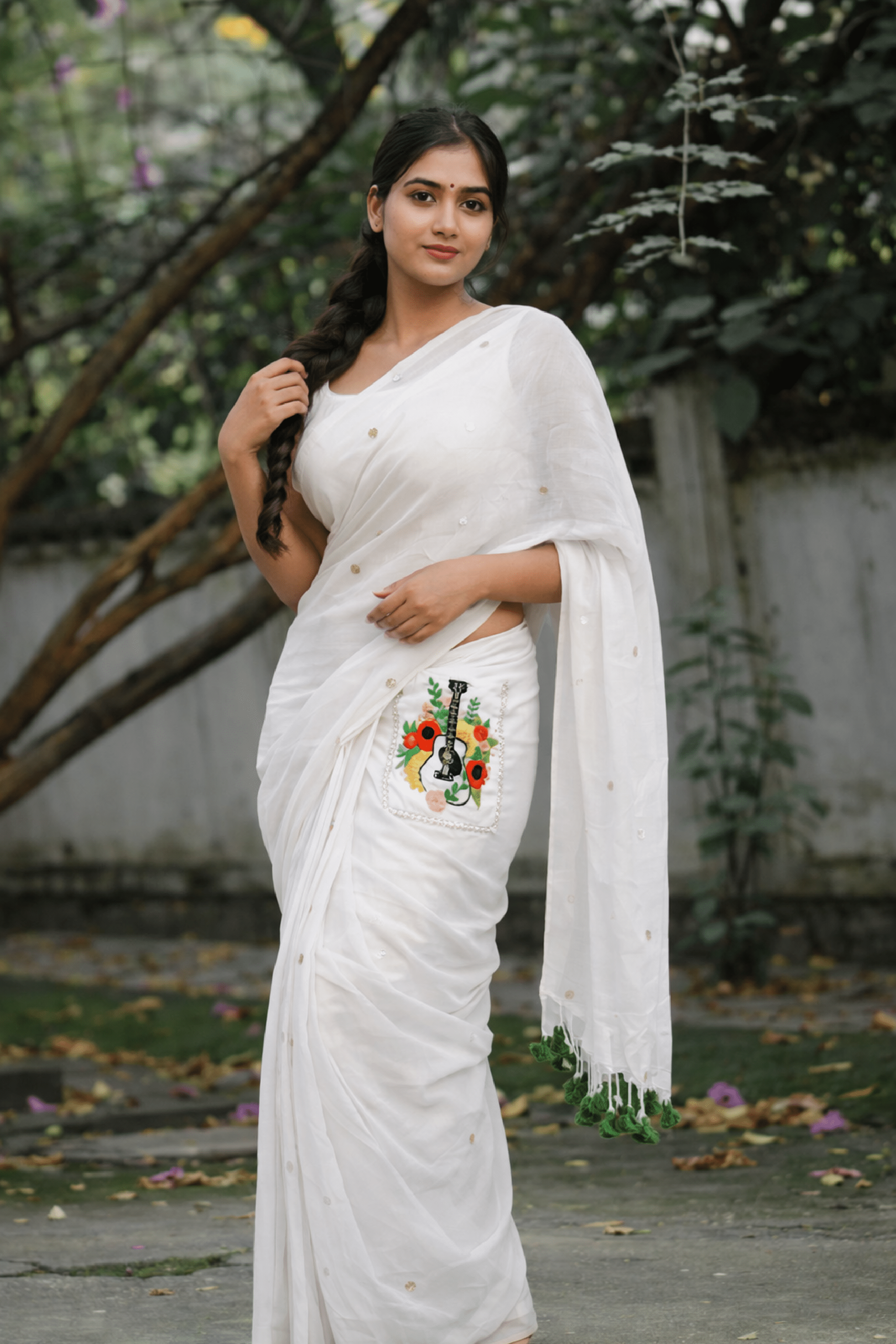 Rhythmic Bloom – Embroidery Pocket Saree