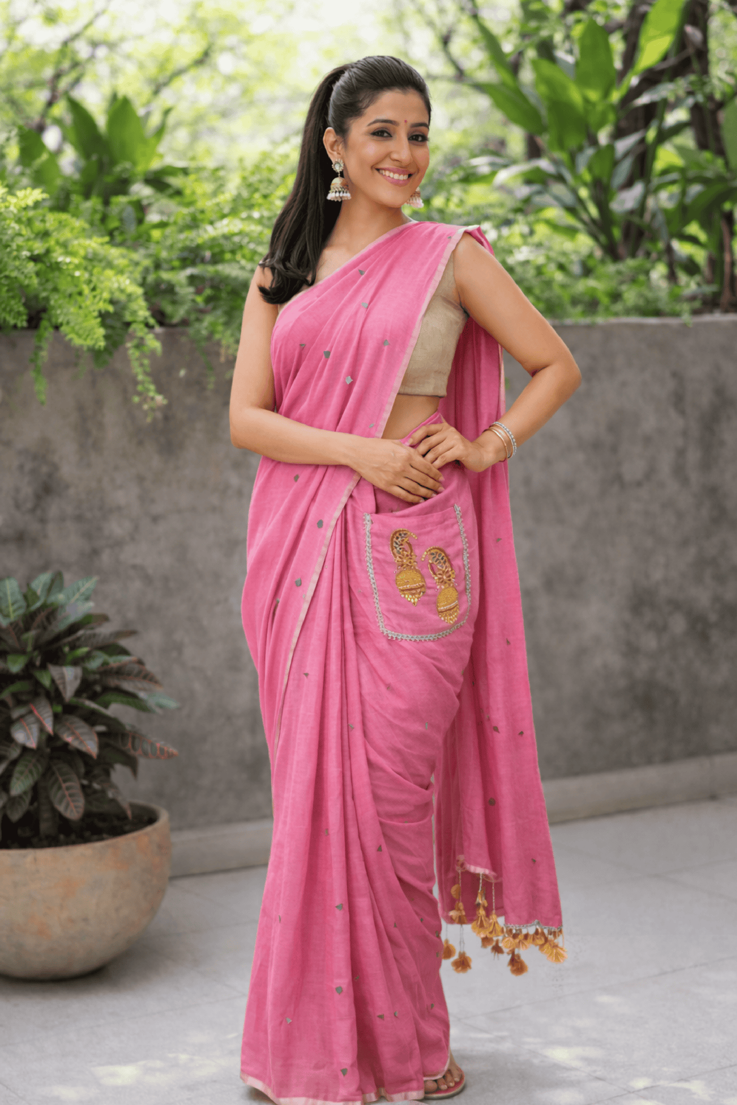 Valentino Jhumka – Ready-to-Wear Saree