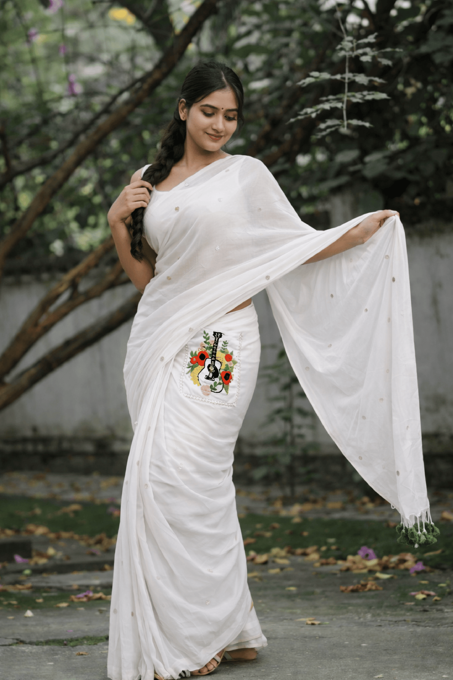 Rhythmic Bloom – Embroidery Pocket Saree